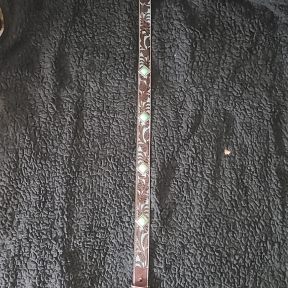 Women's Ariat Floral Tooled & Diamond Leather Belt - Picture 3 of 6